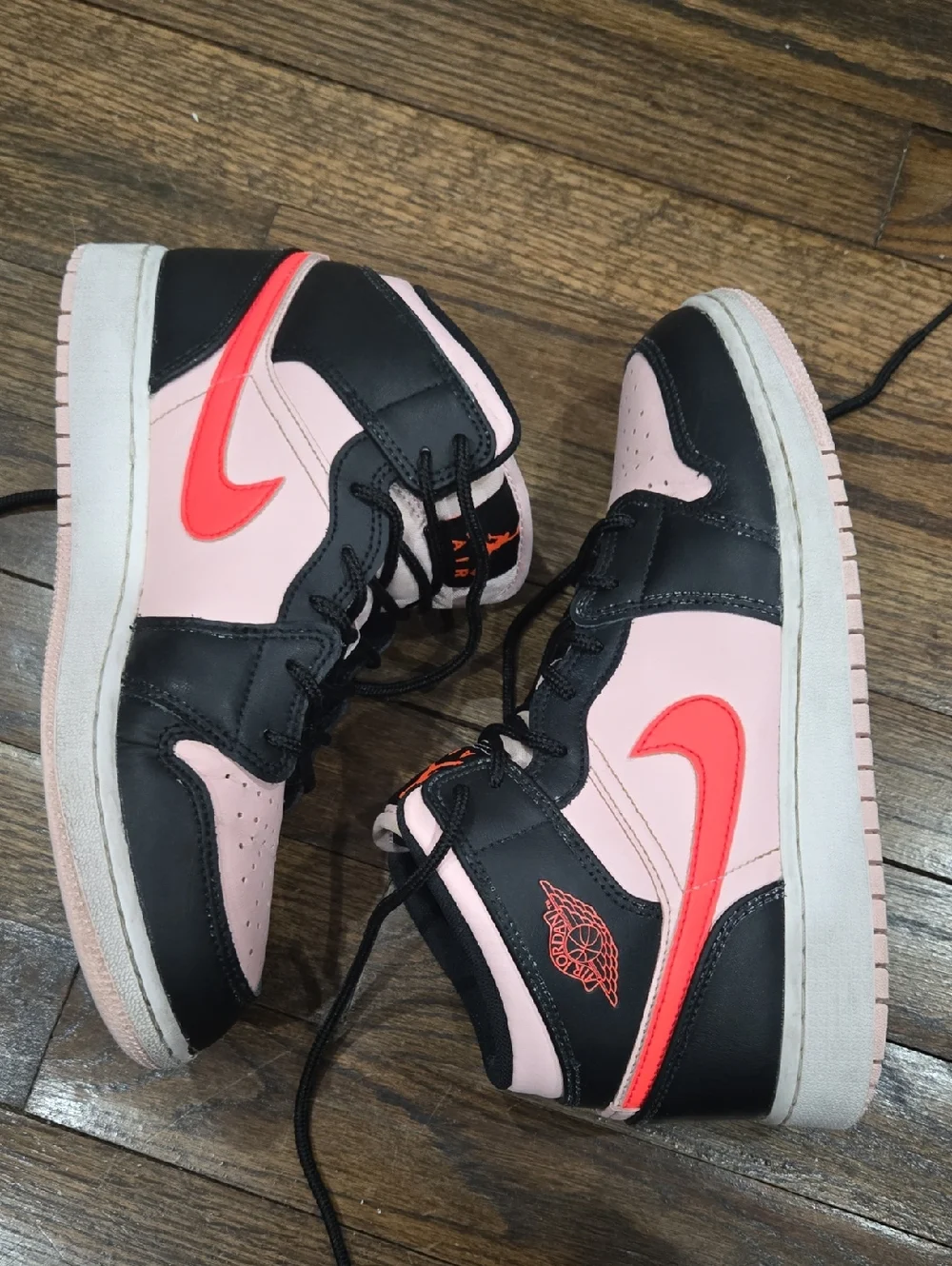 Air Jordan 1 mid Atmosphere  Pink Black 7y Womens 8.5 - Picture 7 of 14